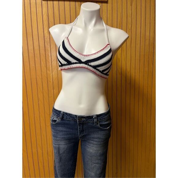 Xhilaration size medium swim top - Picture 1 of 6